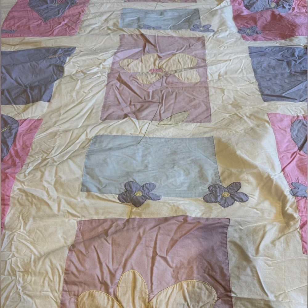 Full size bed comforter hearts & flowers 100% cotton finished edges patchwork
